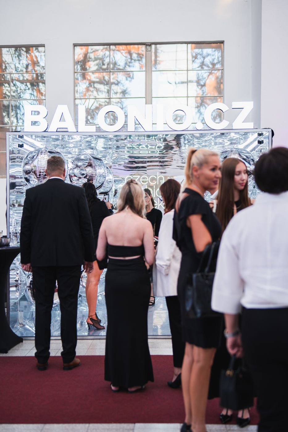 Hosté před Velkým Baloniem na Czech Fashion Week
