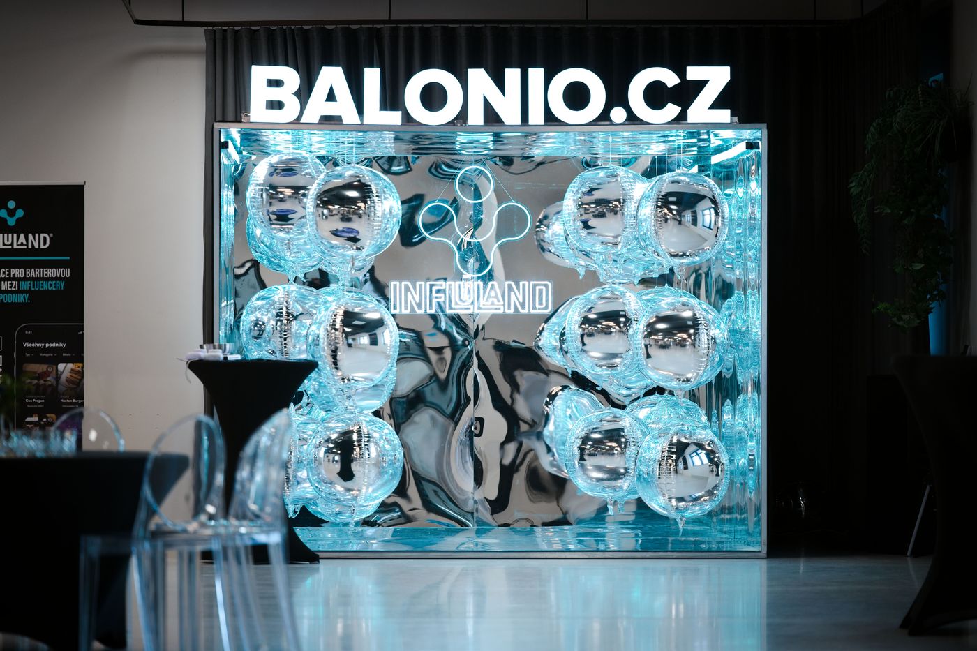 Velké Balonio s nápisem BALONIO.CZ na eventu Influland v Praze